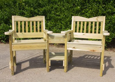Classic 2 seater love seat